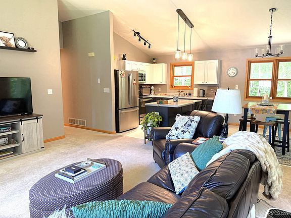 5th image of 2107 Spruce Ln