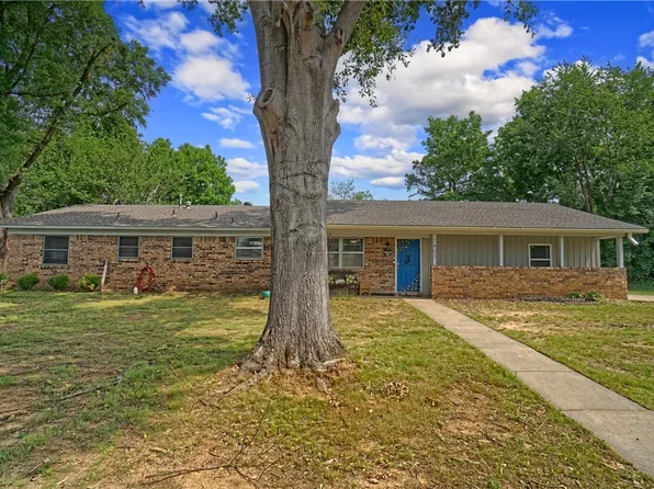 1403 E G St, Russellville, AR 72801