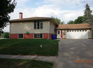 4116 Falbrook Dr NE, Cedar Rapids, IA 52402