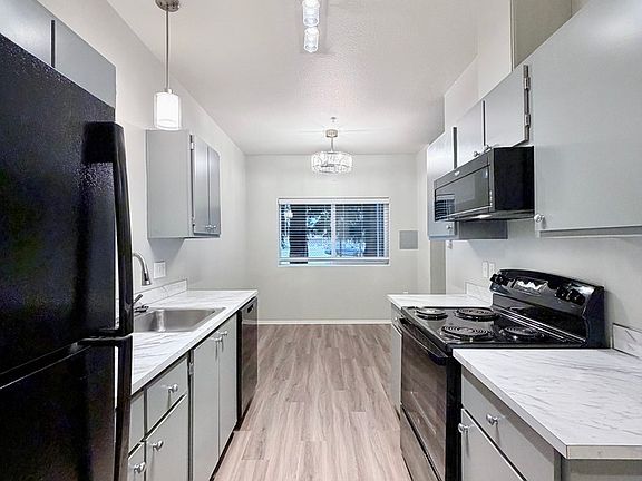 4th image of 10020 SW 125th Ave #107B