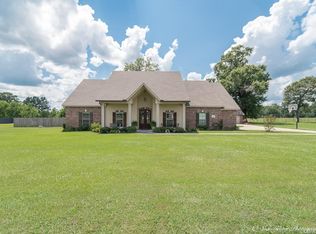 253 Edgewood Dr, Frierson, LA 71027