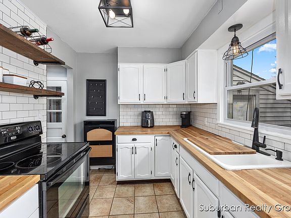 5th image of 3042 Locke Ave SW