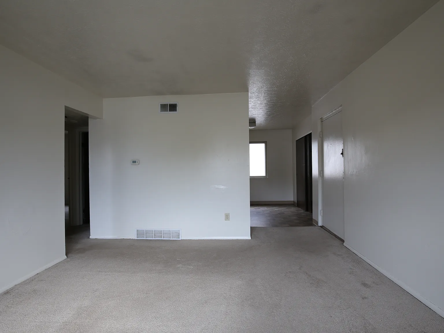 2 bed, 650 sqft, $900 — Photo 2