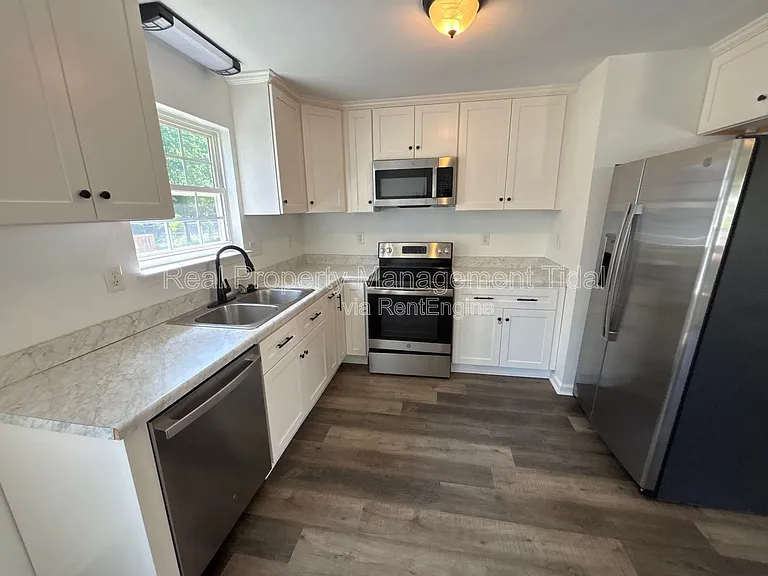 5048 Queen St — Photo 16