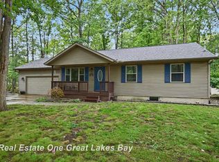 2567 N Starlite Ct, Sanford, MI 48657