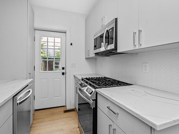 5th image of 88 Chelsea St #1