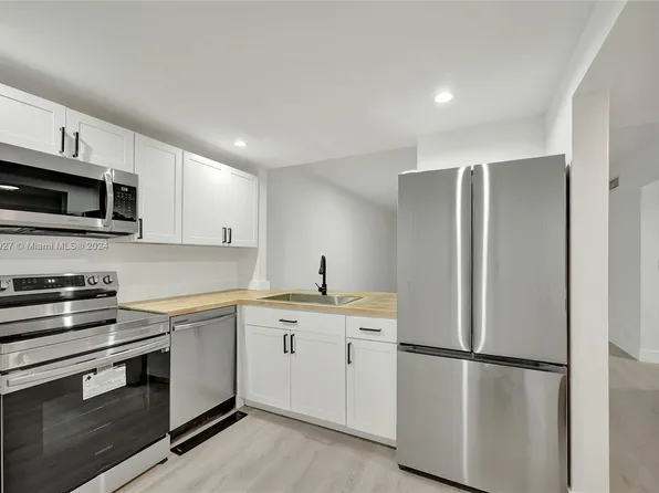 9175 SW 77th Ave APT 302, Miami, FL 33156