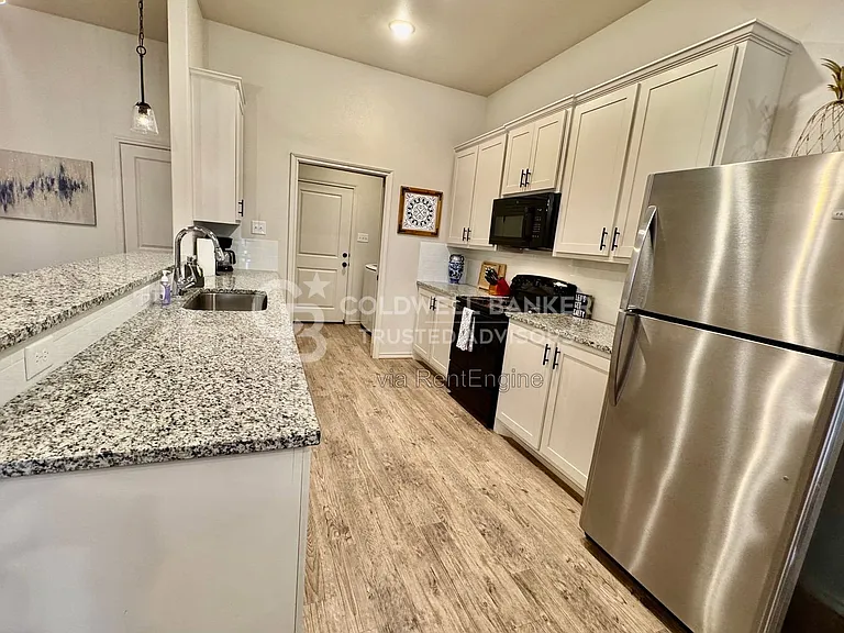 5528 Lehigh St — Photo 11