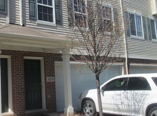 1879 Indian Hill Ln, Aurora, IL 60503