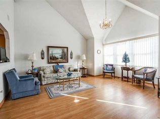 8 Ridgewood Dr, Wantagh, NY 11793