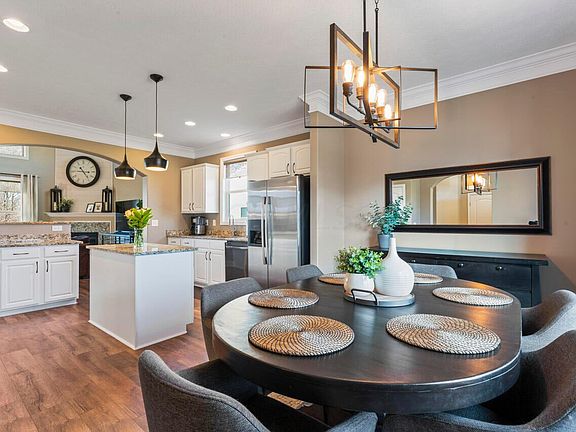 4th image of 1062 Balmoral Dr