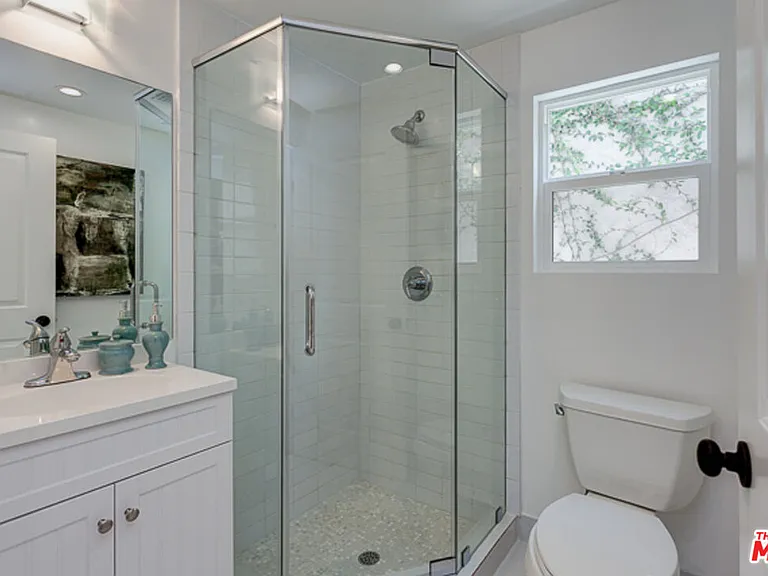 831 S Curson Ave — Photo 8