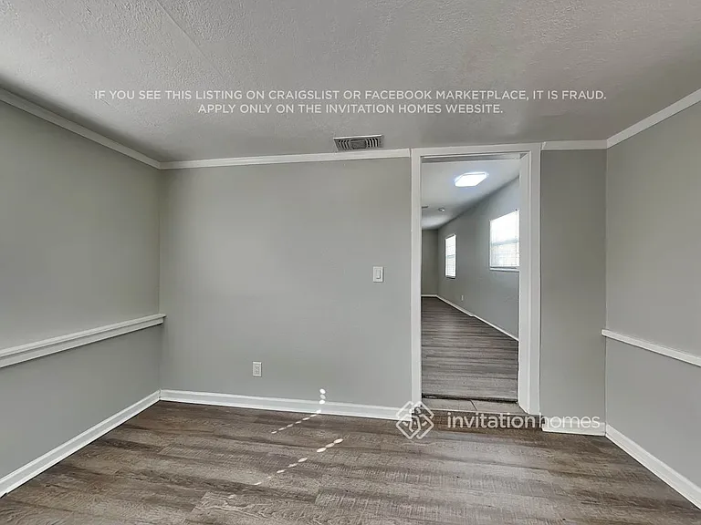 2334 Auburn St S — Photo 3