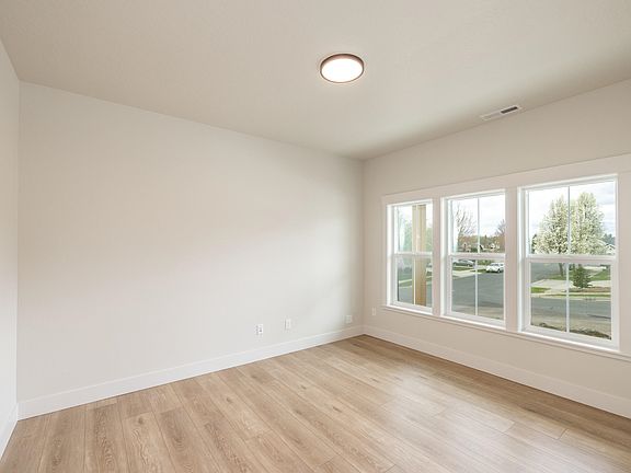 5th image of 2205 W Cascade Way