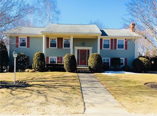14 Laurel Hill Dr, Smithfield, RI 02917
