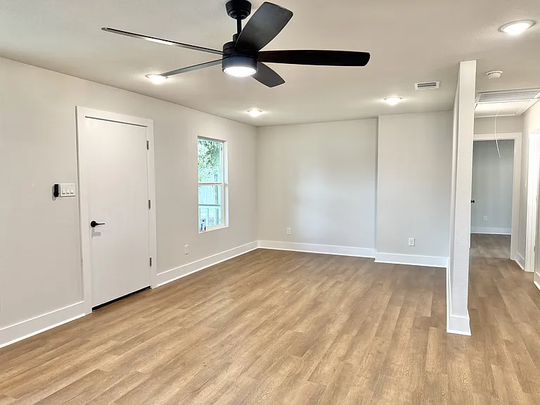 1401 Lincoln St — Photo 3