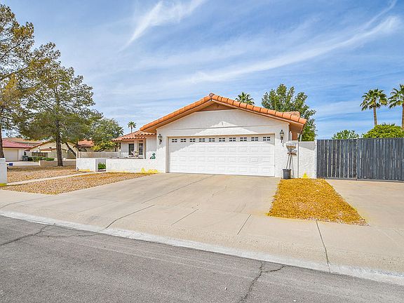 2nd image of 102 E Brenda Cir