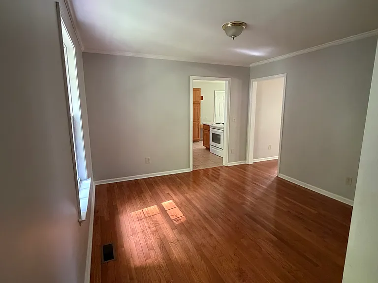 172 Mount Royal Dr — Photo 6