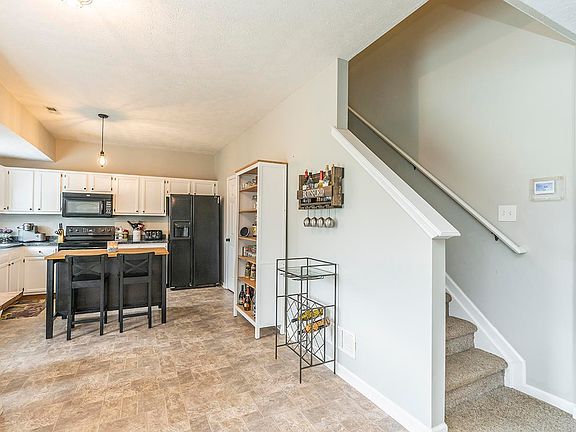 3rd image of 477 Greathouse Dr