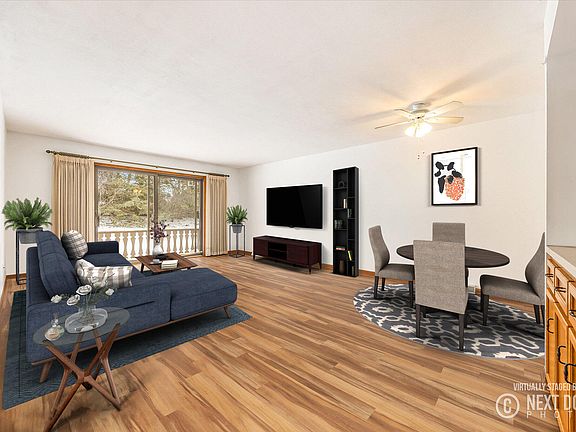 4th image of 2136 Cranbrook Dr NE