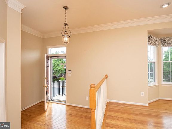 5th image of 21369 Sawyer Sq