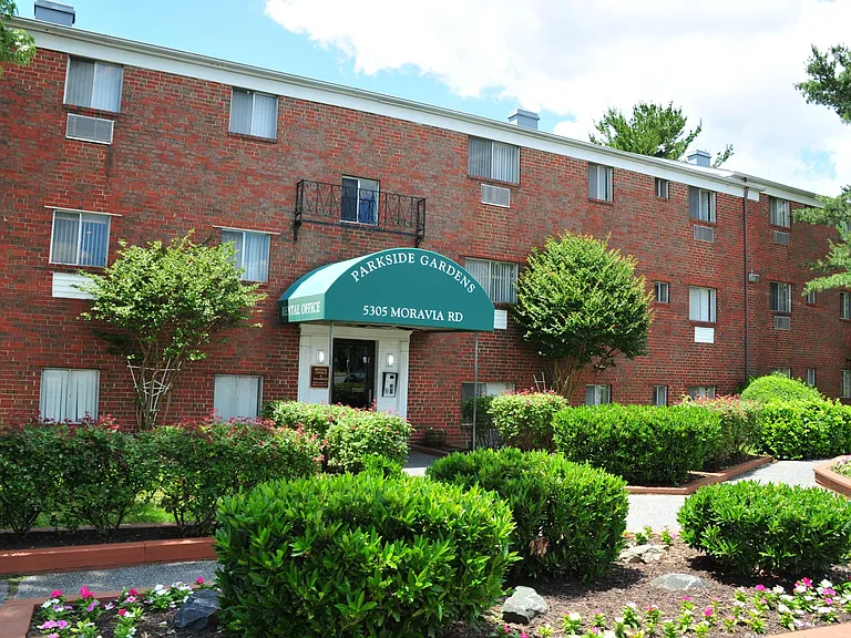 Parkside Gardens Apartments and Townhouses — Photo 17