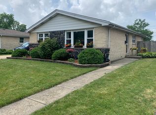 1250 S Leslie Ln, Des Plaines, IL 60018