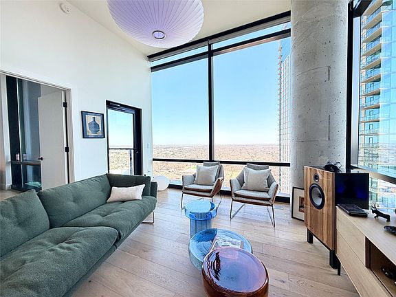 4th image of 70 Rainey St #2203