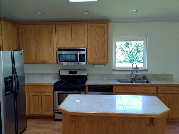 4th image of 1087 Loganberry Ln