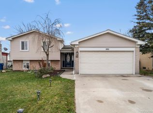 2052 Logan Dr, Sterling Heights, MI 48310
