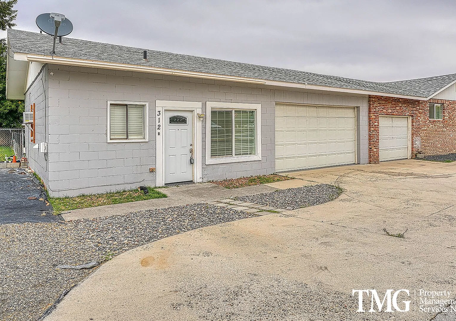 2 Bedroom Water/Sewer Included In Rent! — Photo 2