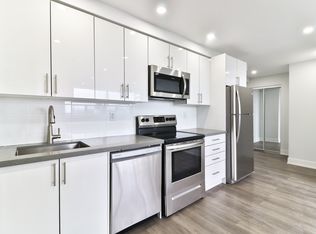 15 Walmer, Toronto, ON M5R 2X1