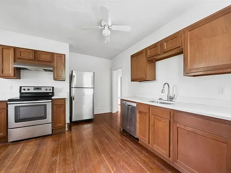 1000 Davis Ave #2 — Photo 2