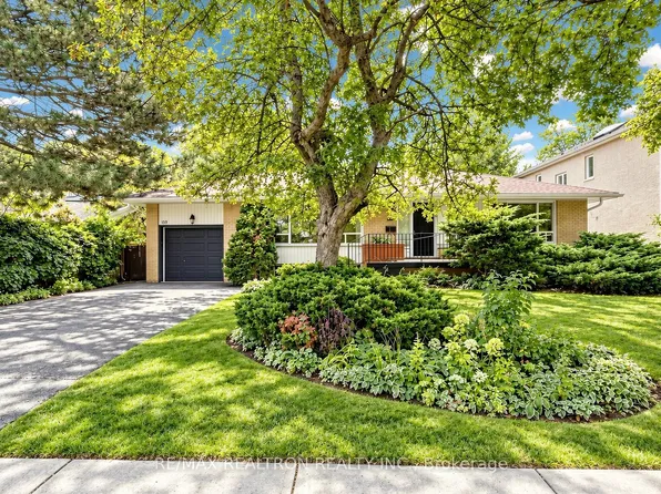 199 Lord Seaton Rd, Toronto, ON M2P 1L1