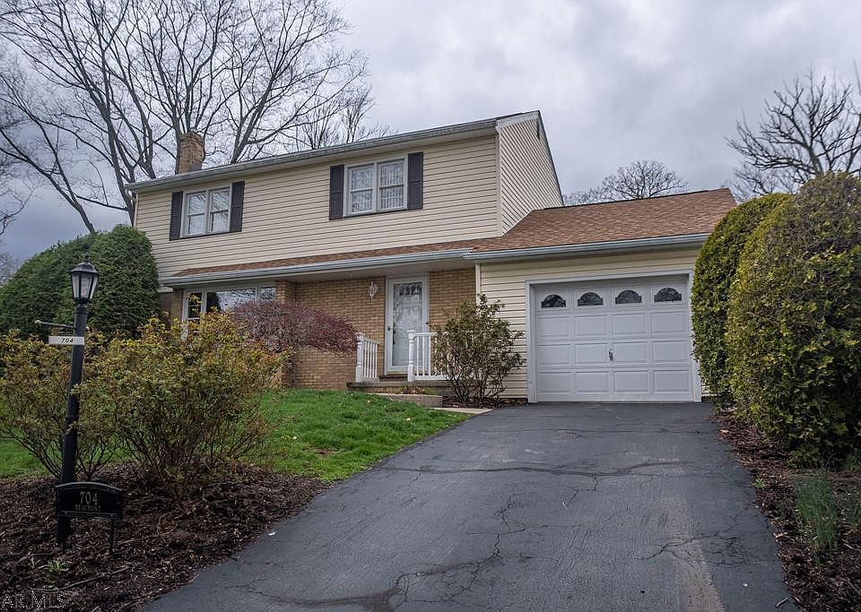 704 Beaumont Dr Altoona PA 16602 Zillow