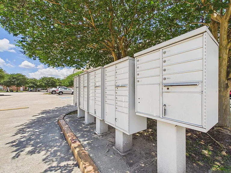 4441 Burbank Dr #601 — Photo 11