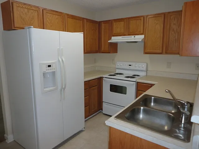 5701 Hiddenlake Dr — Photo 2