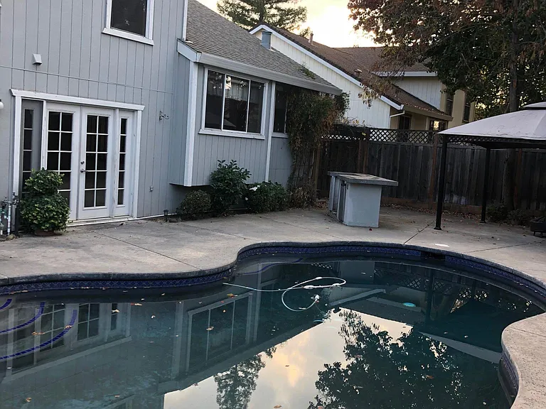 112 Garrett Dr — Photo 1