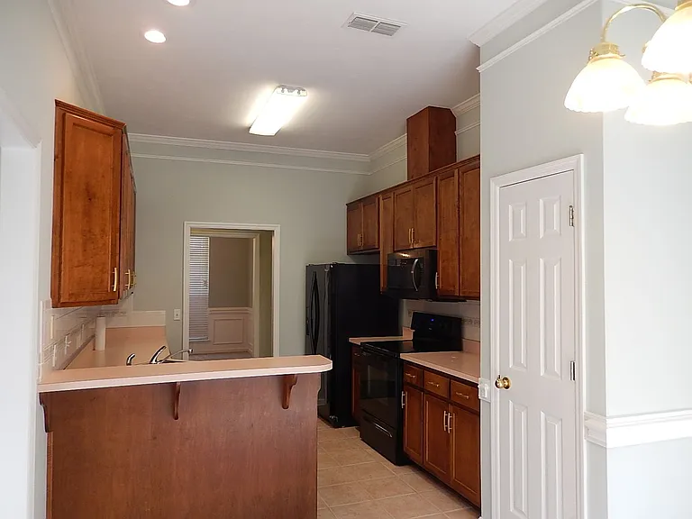 1858 Vineland Ln — Photo 12