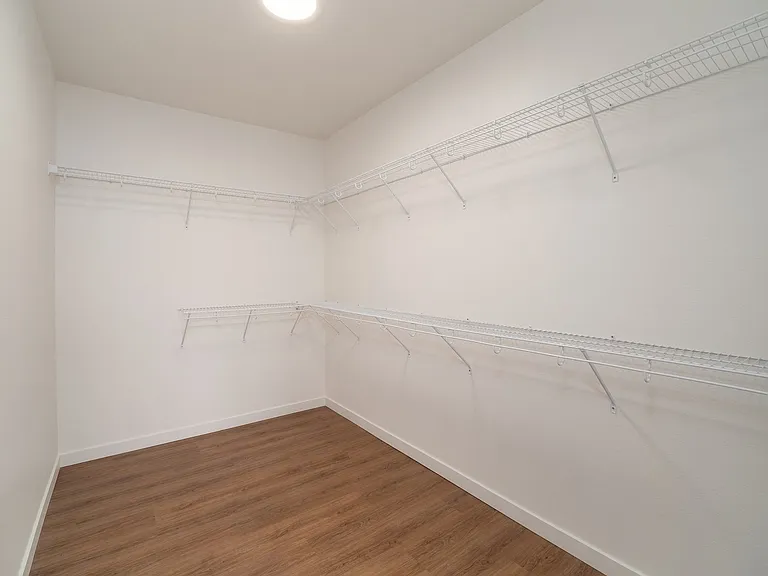 Sunshine Park Apartments — Photo 12