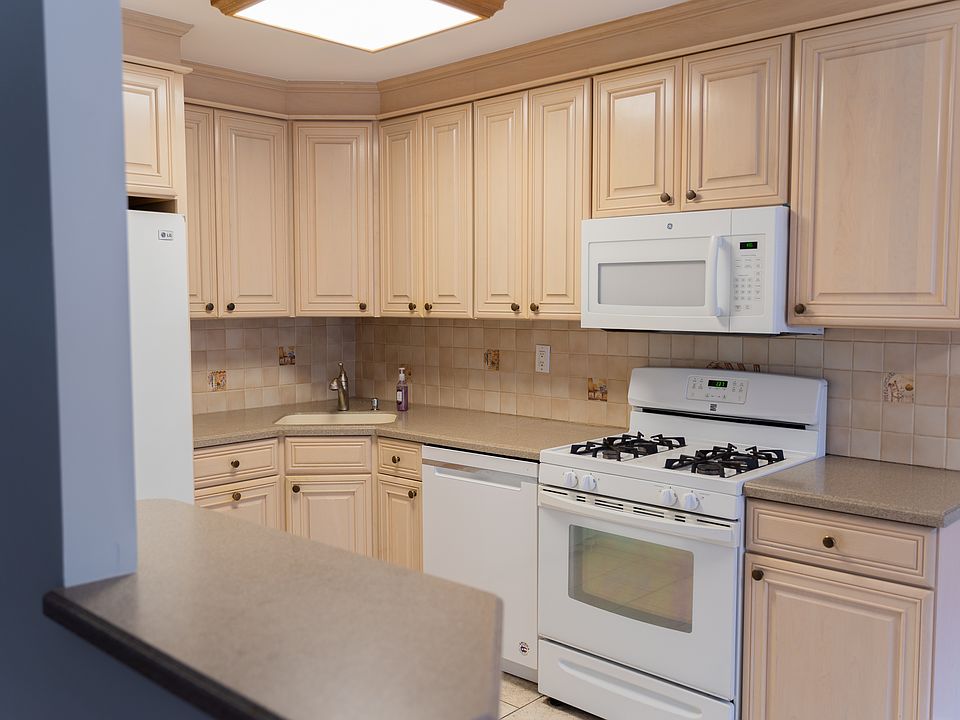 1st image of 2573 34th St #2