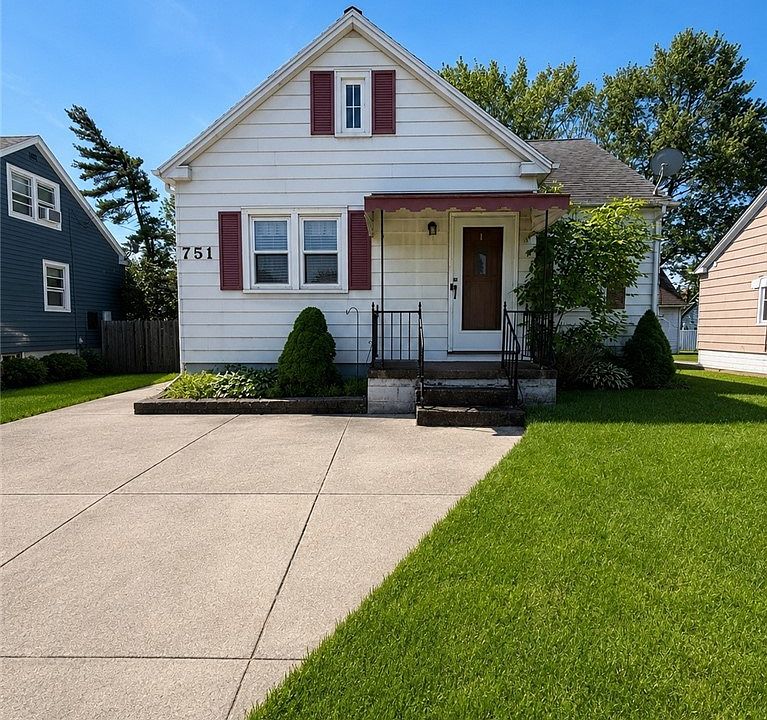 1st image of 751 Moore Ave