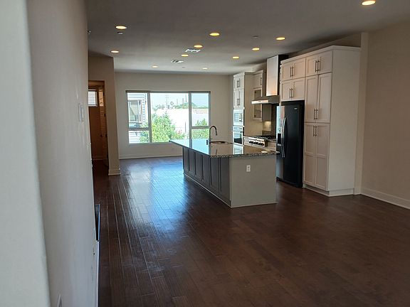 open kitchen, 2nd floor