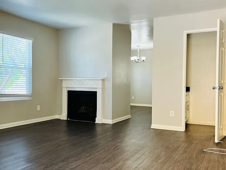 1611 S Bundy Dr — Photo 3