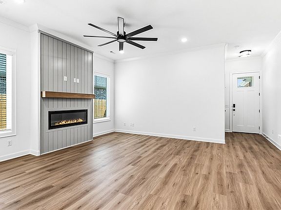 5th image of 2112 Porter St