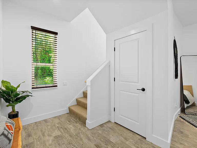 716 N Daytona Ave — Photo 12