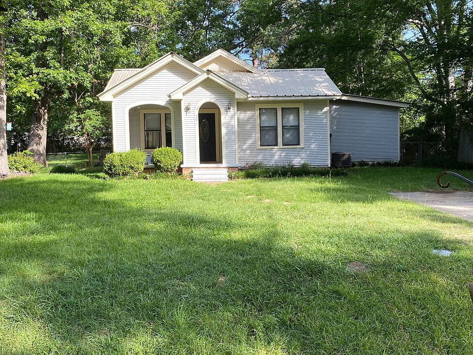 1st image of 301 Woodlawn Dr