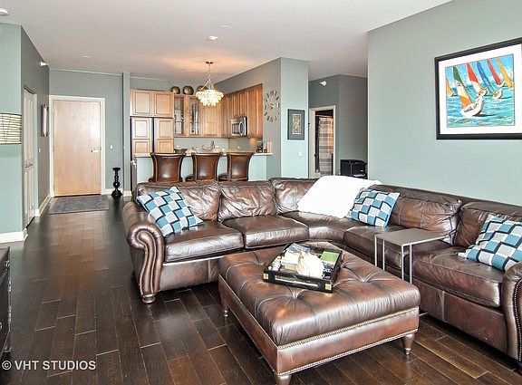 2nd image of 1629 S Prairie Ave #1804
