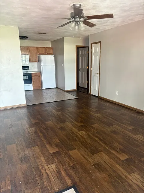 1 bed, 1000 sqft, $1,050 — Photo 1