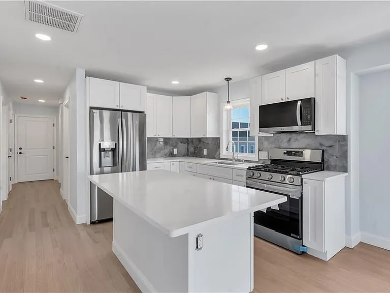 10 Anthony Ave #2 — Photo 2